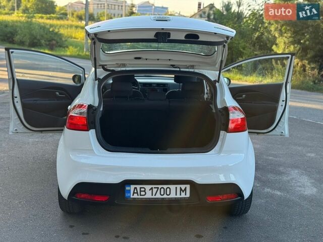 Білий Кіа Ріо, об'ємом двигуна 1.25 л та пробігом 128 тис. км за 6500 $, фото 17 на Automoto.ua