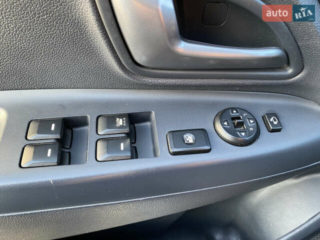 Білий Кіа Ріо, об'ємом двигуна 1.1 л та пробігом 204 тис. км за 6800 $, фото 28 на Automoto.ua