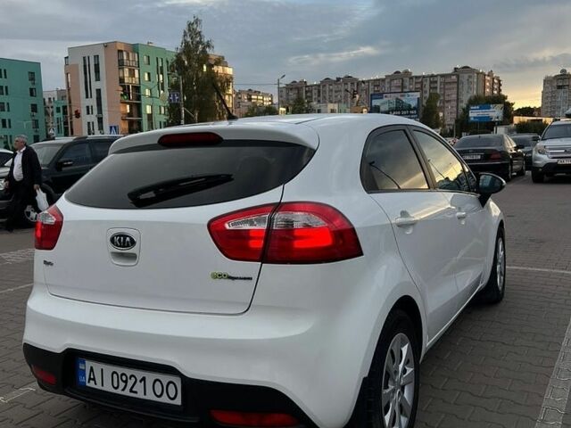 Белый Киа Рио, объемом двигателя 1.1 л и пробегом 215 тыс. км за 5650 $, фото 8 на Automoto.ua
