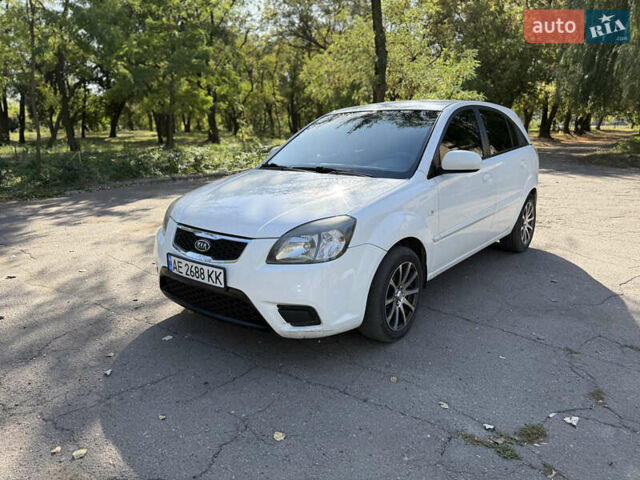 Белый Киа Рио, объемом двигателя 1.4 л и пробегом 199 тыс. км за 5700 $, фото 10 на Automoto.ua