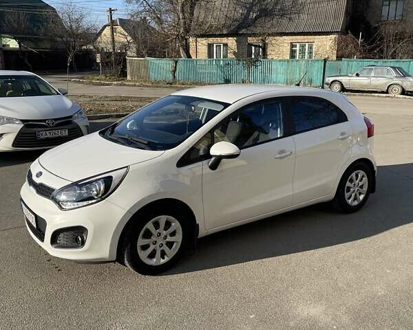 Белый Киа Рио, объемом двигателя 1.12 л и пробегом 203 тыс. км за 6300 $, фото 4 на Automoto.ua