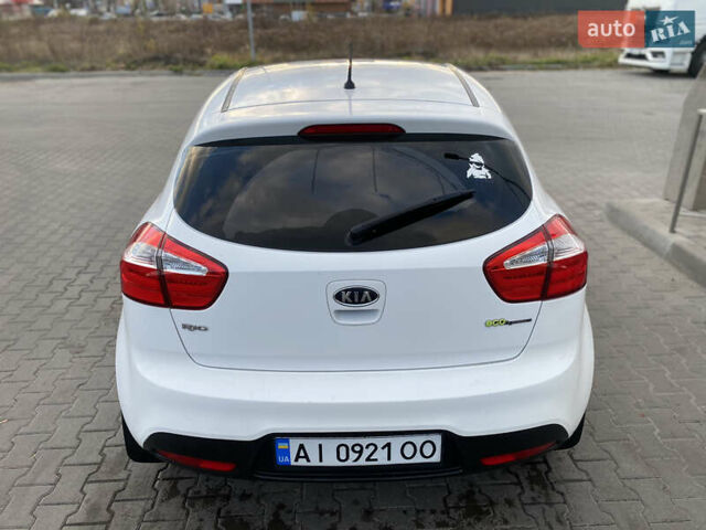 Білий Кіа Ріо, об'ємом двигуна 1.1 л та пробігом 204 тис. км за 6800 $, фото 3 на Automoto.ua