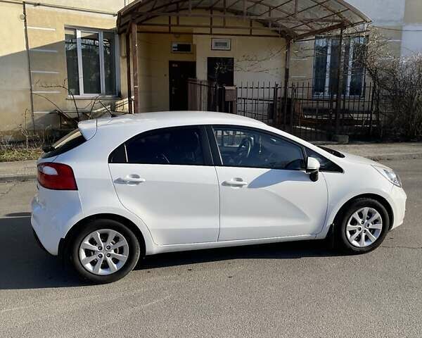 Белый Киа Рио, объемом двигателя 1.12 л и пробегом 203 тыс. км за 6300 $, фото 8 на Automoto.ua