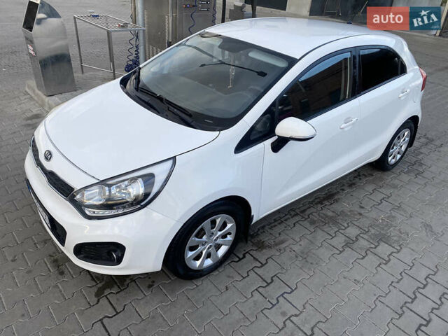 Білий Кіа Ріо, об'ємом двигуна 1.1 л та пробігом 204 тис. км за 6800 $, фото 12 на Automoto.ua