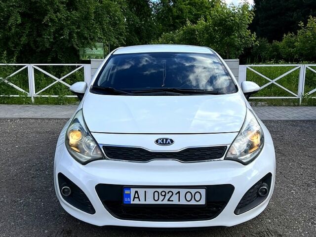 Білий Кіа Ріо, об'ємом двигуна 1.1 л та пробігом 212 тис. км за 5800 $, фото 1 на Automoto.ua