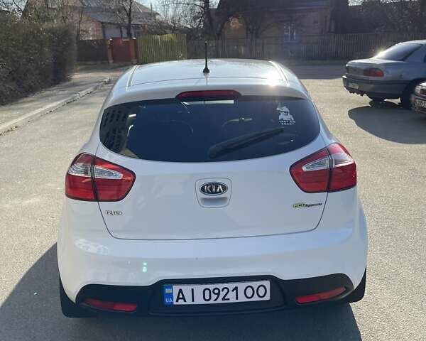 Белый Киа Рио, объемом двигателя 1.12 л и пробегом 203 тыс. км за 6300 $, фото 7 на Automoto.ua