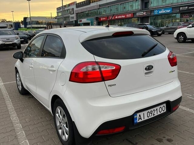 Белый Киа Рио, объемом двигателя 1.1 л и пробегом 215 тыс. км за 5650 $, фото 6 на Automoto.ua