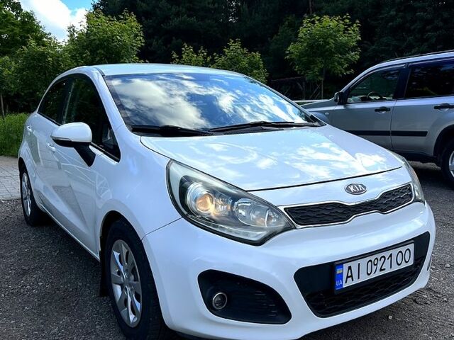 Білий Кіа Ріо, об'ємом двигуна 1.1 л та пробігом 212 тис. км за 5800 $, фото 6 на Automoto.ua