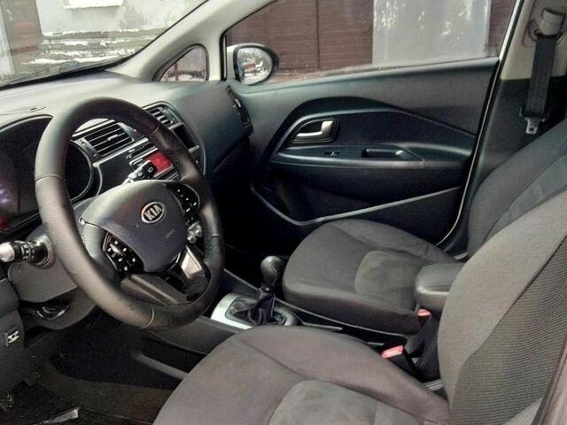 Білий Кіа Ріо, об'ємом двигуна 1.2 л та пробігом 169 тис. км за 6800 $, фото 5 на Automoto.ua