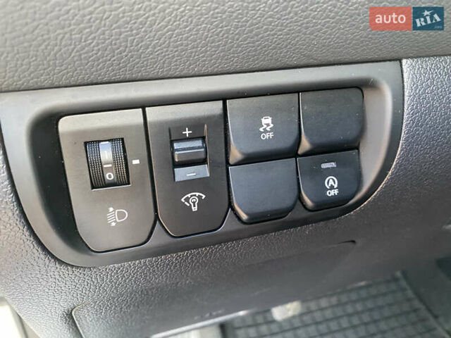 Білий Кіа Ріо, об'ємом двигуна 1.1 л та пробігом 204 тис. км за 6800 $, фото 19 на Automoto.ua