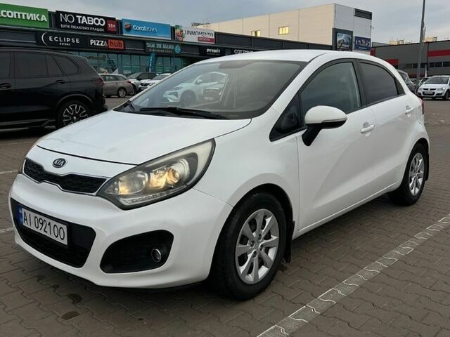 Белый Киа Рио, объемом двигателя 1.1 л и пробегом 215 тыс. км за 5650 $, фото 1 на Automoto.ua