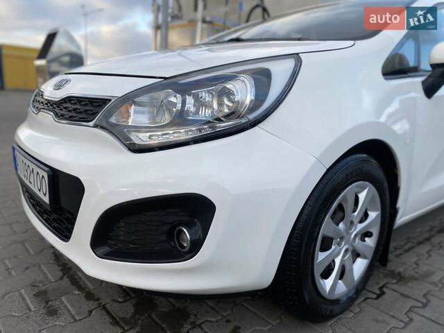 Білий Кіа Ріо, об'ємом двигуна 1.1 л та пробігом 204 тис. км за 6800 $, фото 1 на Automoto.ua