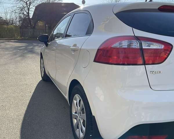Белый Киа Рио, объемом двигателя 1.12 л и пробегом 203 тыс. км за 6300 $, фото 6 на Automoto.ua