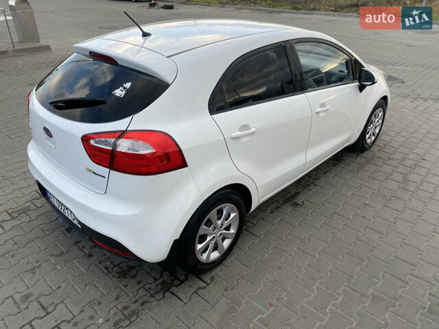 Білий Кіа Ріо, об'ємом двигуна 1.1 л та пробігом 204 тис. км за 6800 $, фото 6 на Automoto.ua
