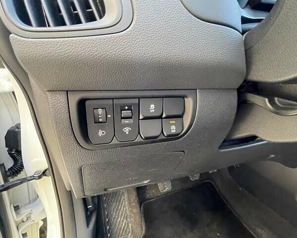 Белый Киа Рио, объемом двигателя 1.12 л и пробегом 203 тыс. км за 6300 $, фото 11 на Automoto.ua