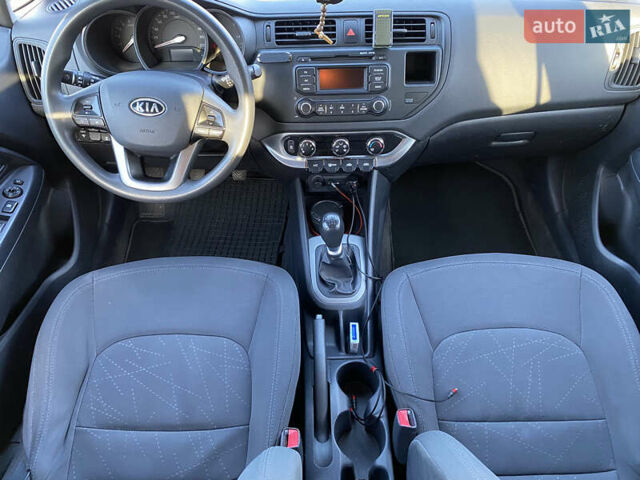 Білий Кіа Ріо, об'ємом двигуна 1.1 л та пробігом 204 тис. км за 6800 $, фото 23 на Automoto.ua