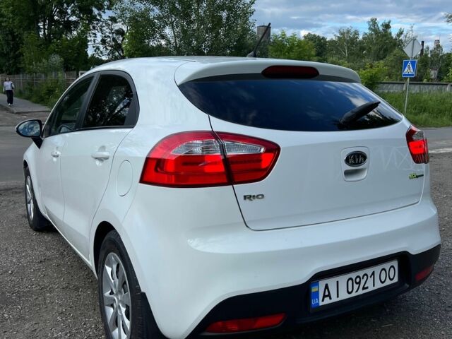 Белый Киа Рио, объемом двигателя 1.1 л и пробегом 212 тыс. км за 5800 $, фото 4 на Automoto.ua