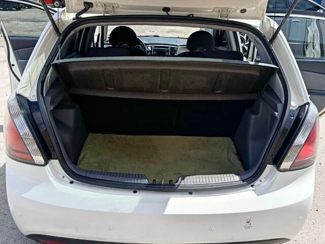 Белый Киа Рио, объемом двигателя 1.4 л и пробегом 141 тыс. км за 6200 $, фото 6 на Automoto.ua