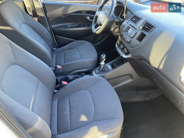 Білий Кіа Ріо, об'ємом двигуна 1.1 л та пробігом 204 тис. км за 6800 $, фото 26 на Automoto.ua