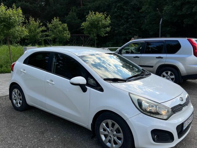 Белый Киа Рио, объемом двигателя 1.1 л и пробегом 212 тыс. км за 5800 $, фото 7 на Automoto.ua