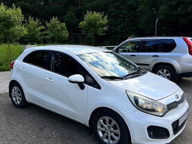 Білий Кіа Ріо, об'ємом двигуна 1.1 л та пробігом 212 тис. км за 5800 $, фото 5 на Automoto.ua