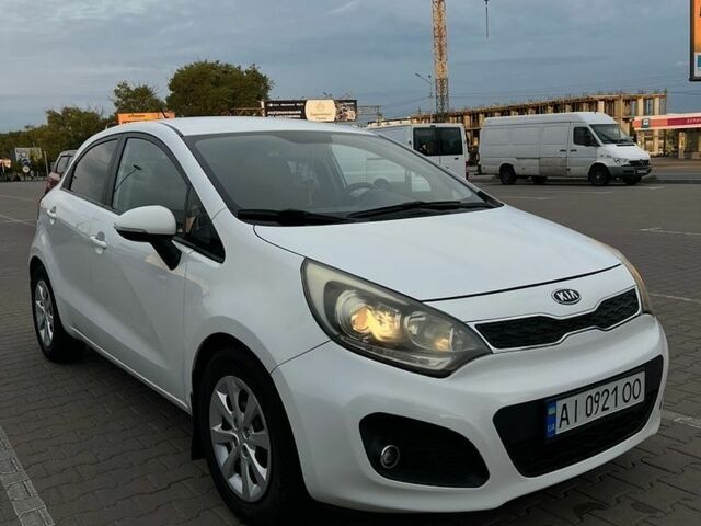 Белый Киа Рио, объемом двигателя 1.1 л и пробегом 215 тыс. км за 5650 $, фото 11 на Automoto.ua