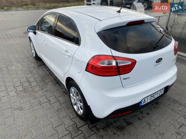 Білий Кіа Ріо, об'ємом двигуна 1.1 л та пробігом 204 тис. км за 6800 $, фото 2 на Automoto.ua