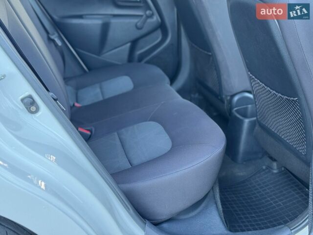 Білий Кіа Ріо, об'ємом двигуна 1.25 л та пробігом 128 тис. км за 6500 $, фото 15 на Automoto.ua