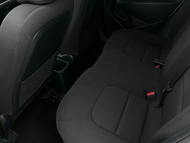 Белый Киа Рио, объемом двигателя 1.1 л и пробегом 215 тыс. км за 5650 $, фото 4 на Automoto.ua