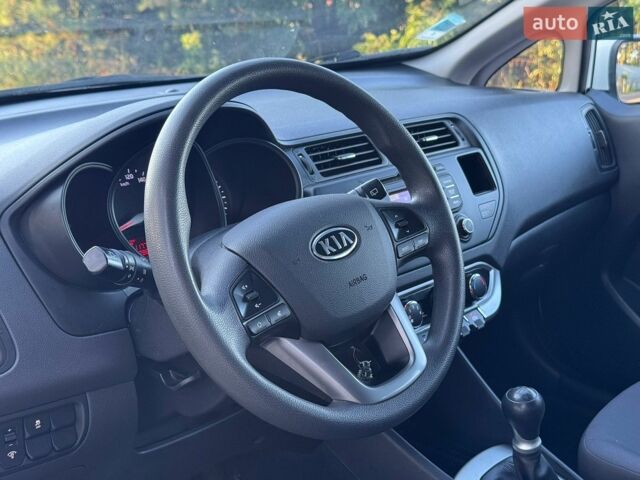 Білий Кіа Ріо, об'ємом двигуна 1.25 л та пробігом 128 тис. км за 6500 $, фото 9 на Automoto.ua