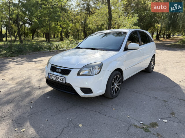 Белый Киа Рио, объемом двигателя 1.4 л и пробегом 199 тыс. км за 5100 $, фото 10 на Automoto.ua