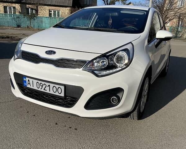 Белый Киа Рио, объемом двигателя 1.12 л и пробегом 203 тыс. км за 6300 $, фото 2 на Automoto.ua