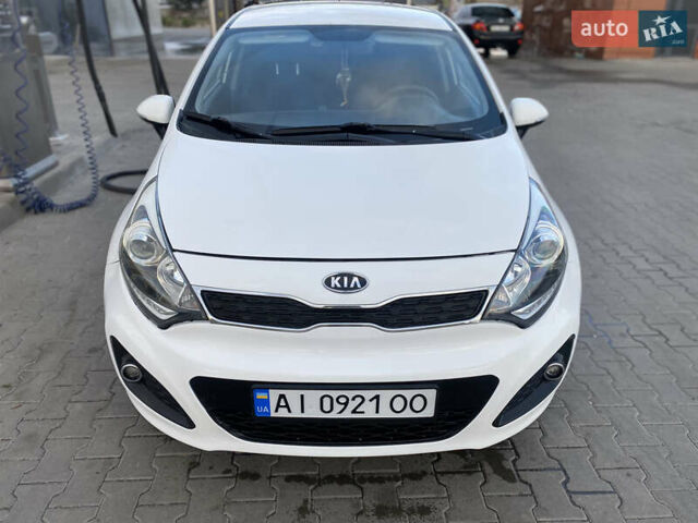 Білий Кіа Ріо, об'ємом двигуна 1.1 л та пробігом 204 тис. км за 6800 $, фото 9 на Automoto.ua