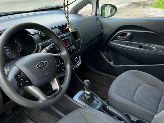Белый Киа Рио, объемом двигателя 1.1 л и пробегом 212 тыс. км за 5800 $, фото 11 на Automoto.ua