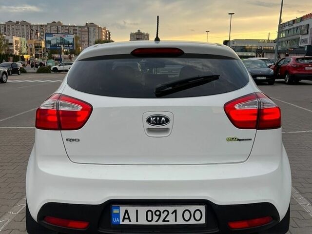 Белый Киа Рио, объемом двигателя 1.1 л и пробегом 215 тыс. км за 5650 $, фото 7 на Automoto.ua