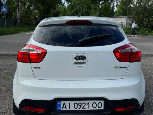 Белый Киа Рио, объемом двигателя 1.1 л и пробегом 212 тыс. км за 5800 $, фото 5 на Automoto.ua