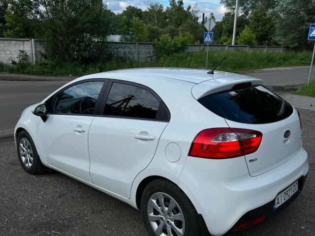 Белый Киа Рио, объемом двигателя 1.1 л и пробегом 212 тыс. км за 5800 $, фото 3 на Automoto.ua