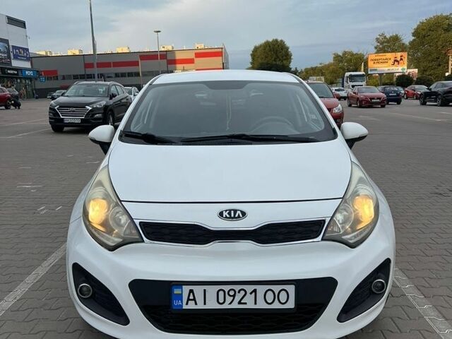Белый Киа Рио, объемом двигателя 1.1 л и пробегом 215 тыс. км за 5650 $, фото 12 на Automoto.ua
