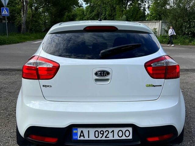Білий Кіа Ріо, об'ємом двигуна 1.1 л та пробігом 212 тис. км за 5800 $, фото 3 на Automoto.ua