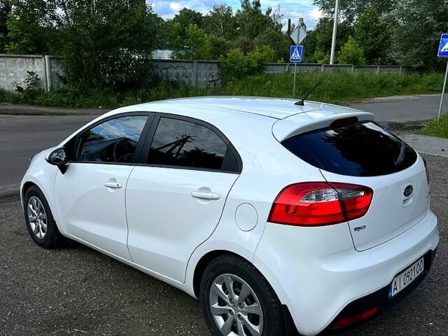 Білий Кіа Ріо, об'ємом двигуна 1.1 л та пробігом 212 тис. км за 5800 $, фото 2 на Automoto.ua