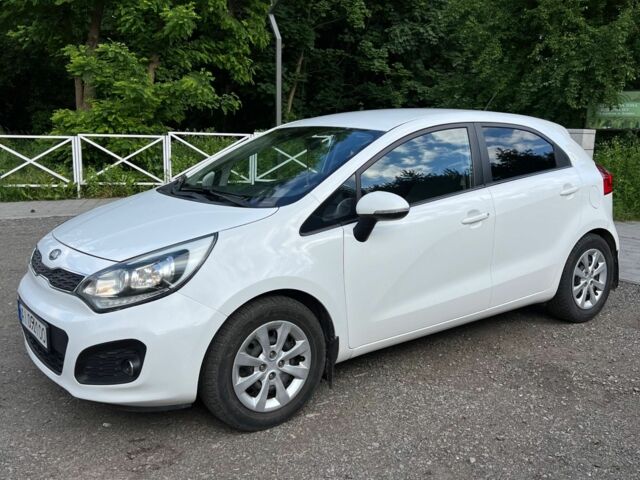 Белый Киа Рио, объемом двигателя 1.1 л и пробегом 212 тыс. км за 5800 $, фото 2 на Automoto.ua