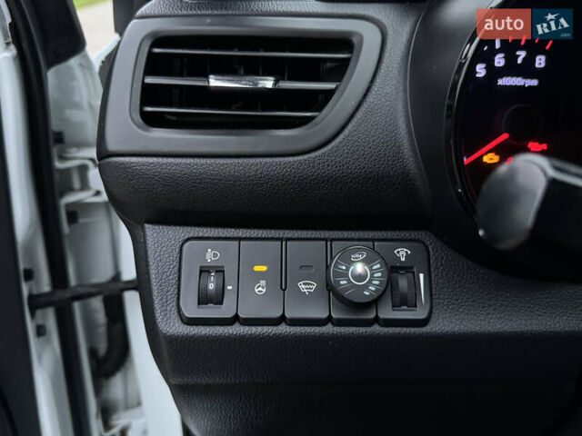 Білий Кіа Ріо, об'ємом двигуна 1.59 л та пробігом 163 тис. км за 8200 $, фото 43 на Automoto.ua