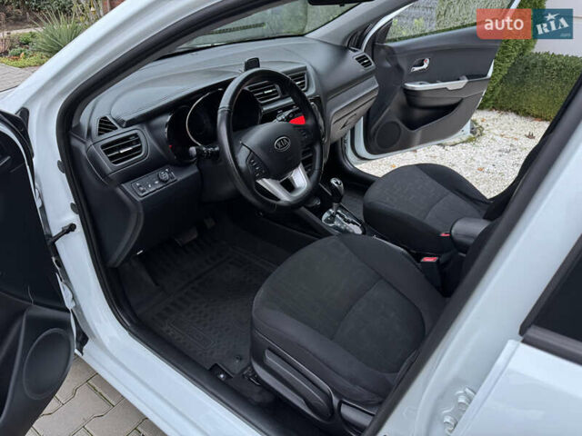 Білий Кіа Ріо, об'ємом двигуна 1.59 л та пробігом 163 тис. км за 8200 $, фото 26 на Automoto.ua