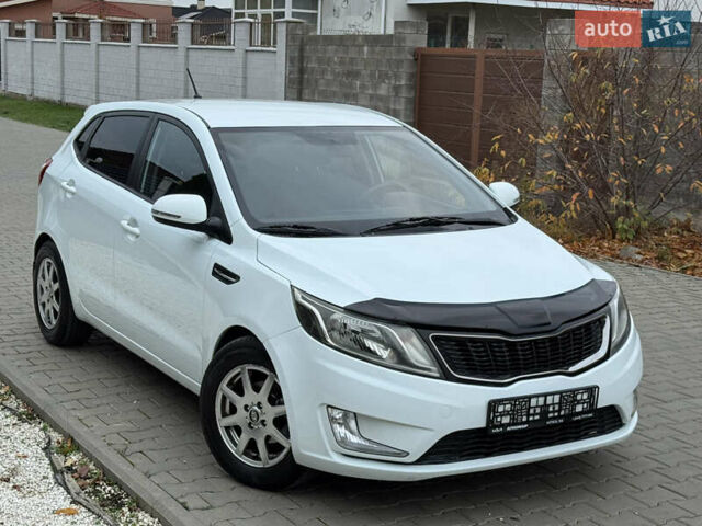 Білий Кіа Ріо, об'ємом двигуна 1.59 л та пробігом 163 тис. км за 8200 $, фото 17 на Automoto.ua