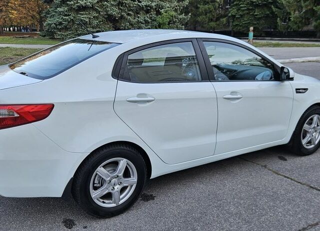 Белый Киа Рио, объемом двигателя 1.4 л и пробегом 105 тыс. км за 6300 $, фото 8 на Automoto.ua