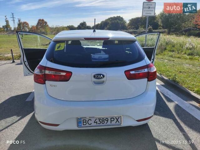 Белый Киа Рио, объемом двигателя 1.6 л и пробегом 114 тыс. км за 8300 $, фото 3 на Automoto.ua