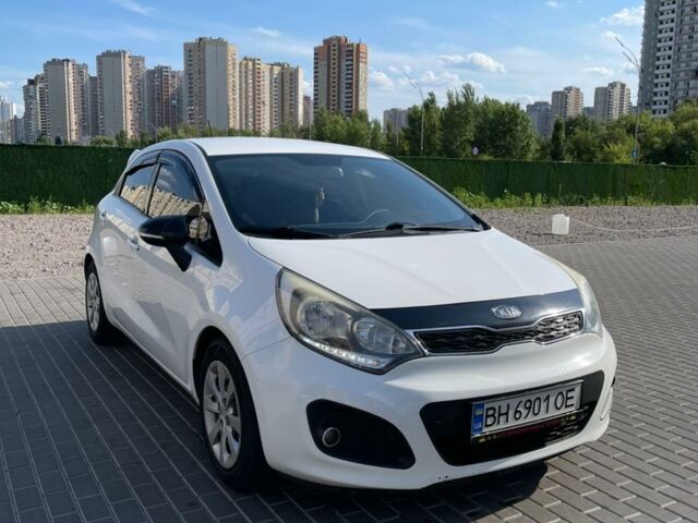 Білий Кіа Ріо, об'ємом двигуна 1.4 л та пробігом 247 тис. км за 8200 $, фото 7 на Automoto.ua
