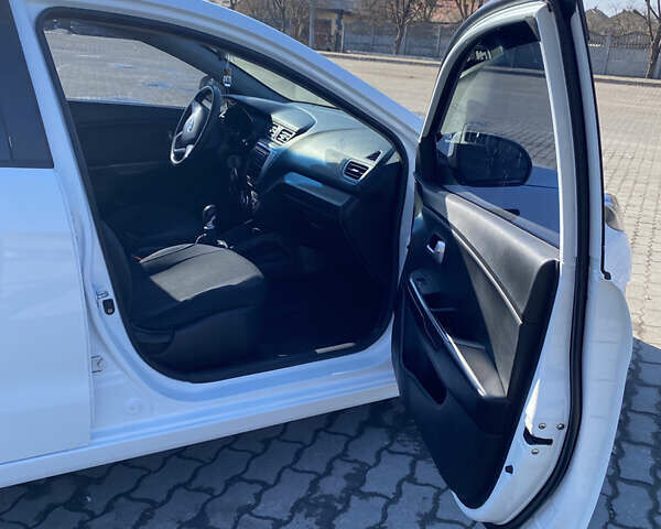 Білий Кіа Ріо, об'ємом двигуна 1.4 л та пробігом 101 тис. км за 7000 $, фото 12 на Automoto.ua