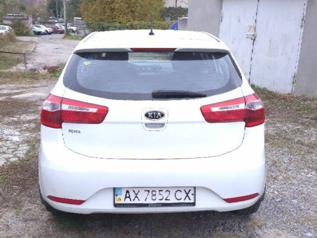 Білий Кіа Ріо, об'ємом двигуна 1.59 л та пробігом 296 тис. км за 5500 $, фото 16 на Automoto.ua