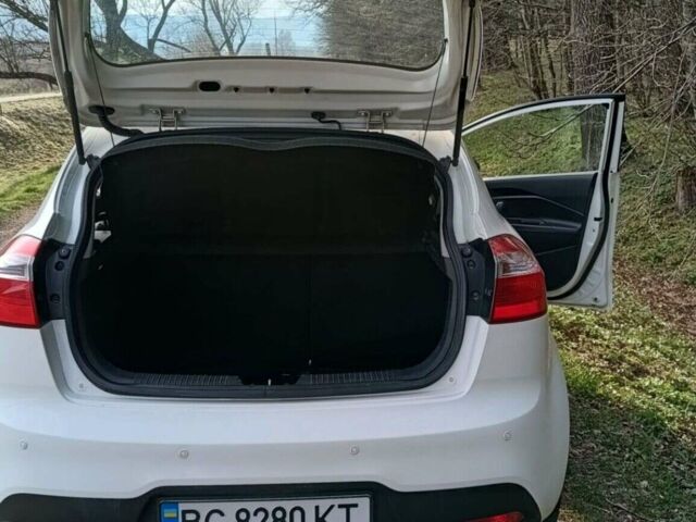 Білий Кіа Ріо, об'ємом двигуна 1.1 л та пробігом 210 тис. км за 6300 $, фото 25 на Automoto.ua